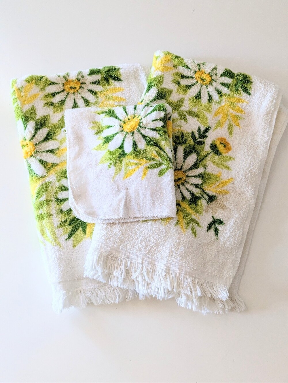 Vintage Springmaid Daisy Towels - Set of 3